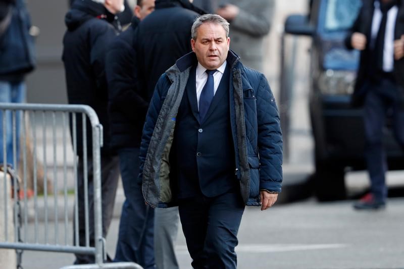 © Reuters. WAUQUIEZ JUGE SÉVÈREMENT LE DÉPART DE BERTRAND DE LR