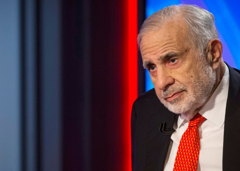 © Reuters. FILE PHOTO: Billionaire activist-investor Carl Icahn gives an interview on FOX Business Network's Neil Cavuto show in New York