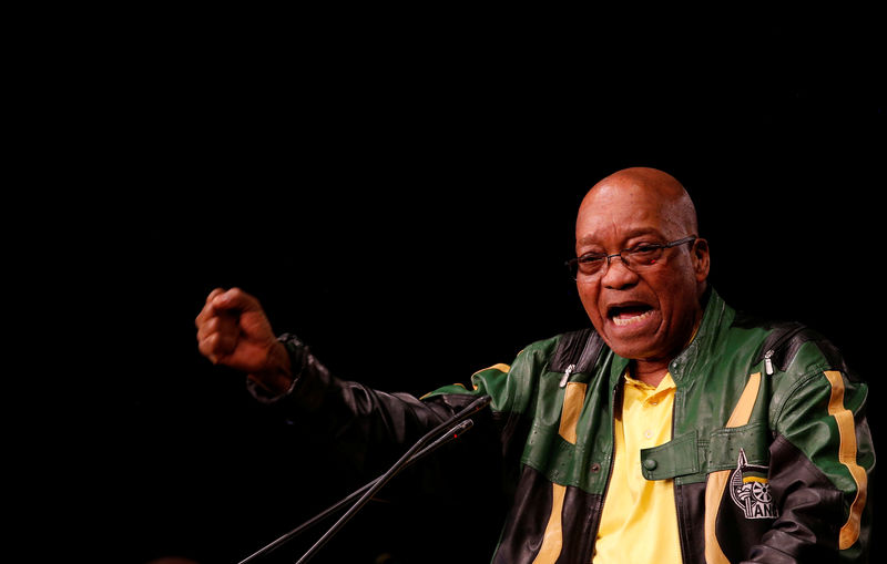 © Reuters. FILE PHOTO: South Africa's President Jacob Zuma gestures during the last day of the six-day meeting of the African National Congress 5th National Policy Conference at the Nasrec Expo Centre in Soweto, South Africa