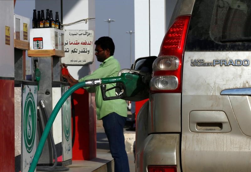 © Reuters. وزارة الطاقة السعودية تعلن زيادات في أسعار الوقود في الربع/1 من 2018