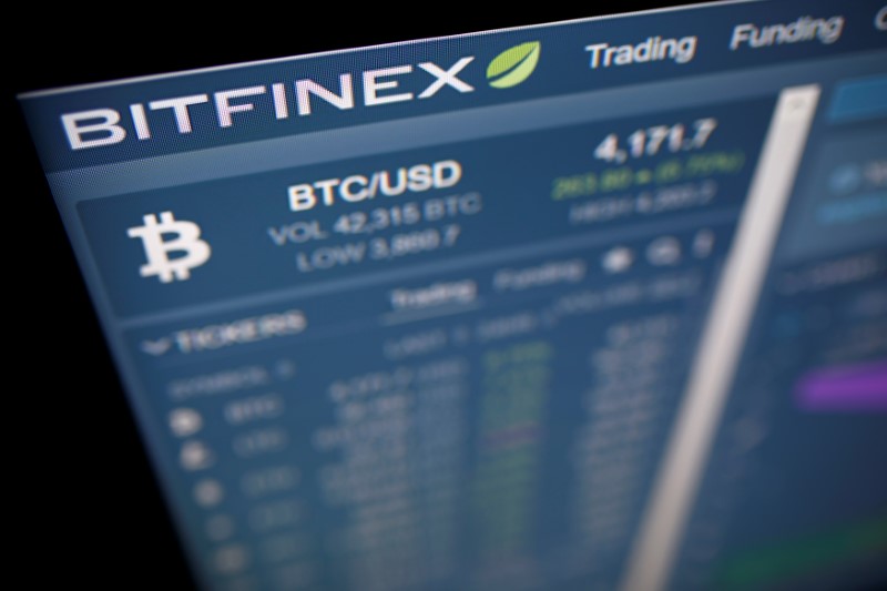 © Reuters. FILE PHOTO: Photo illustration of Bitfinex cryptocurrency exchange website