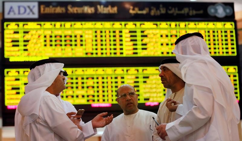 © Reuters. بورصات الشرق الأوسط ترتفع مدعومة بالنفط وأداء قوي لأسهم البتروكيماويات السعودية