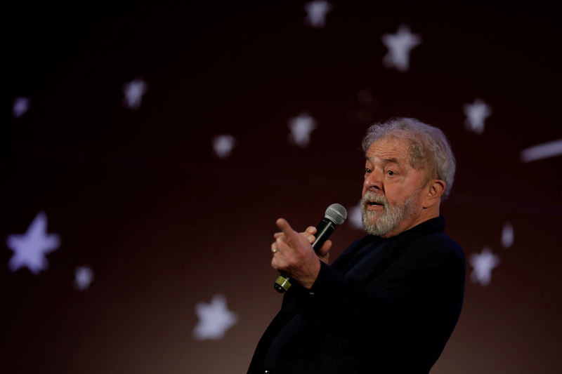 © Reuters. O ex-presidente brasileiro Luiz Inacio Lula da Silva fala durante evento em Brasília, no Brasil