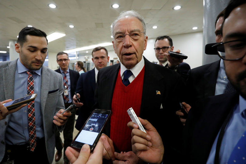 © Reuters. Sen. Chuck Grassley speaks with reporters ahead of votes on Capitol Hill in Washington