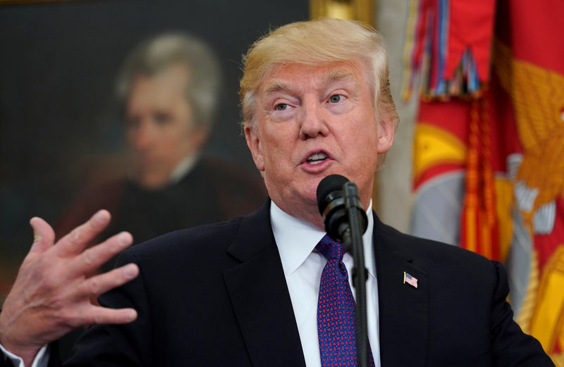 © Reuters. Trump speaks about tax reform at the White House in Washington