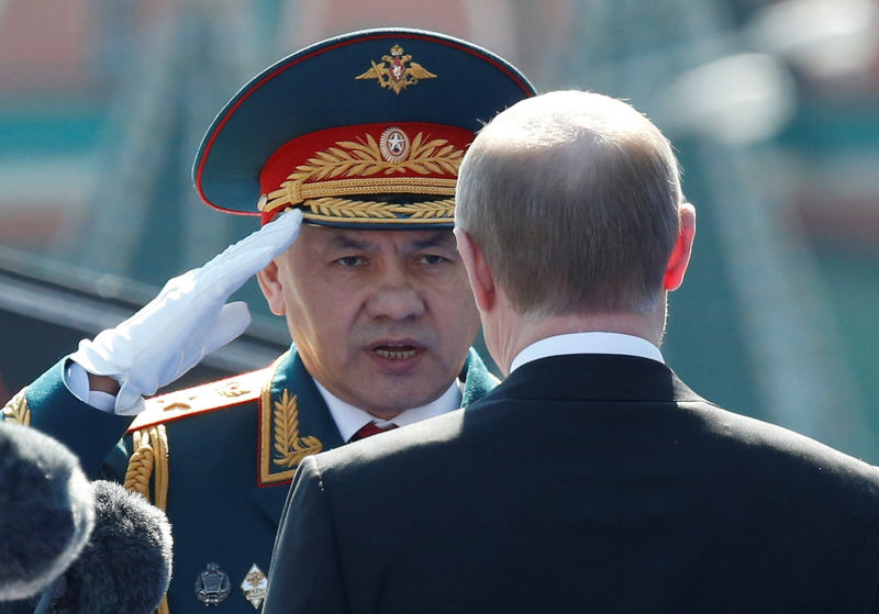 © Reuters. FILE PHOTO: Russian President Putin and Defence Minister Sergei Shoigu attend Victory Day parade to mark end of World War Two at Red Square in Moscow