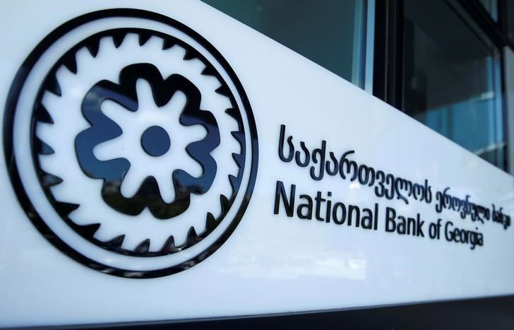© Reuters. Логотип Банка Грузии в Тбилиси