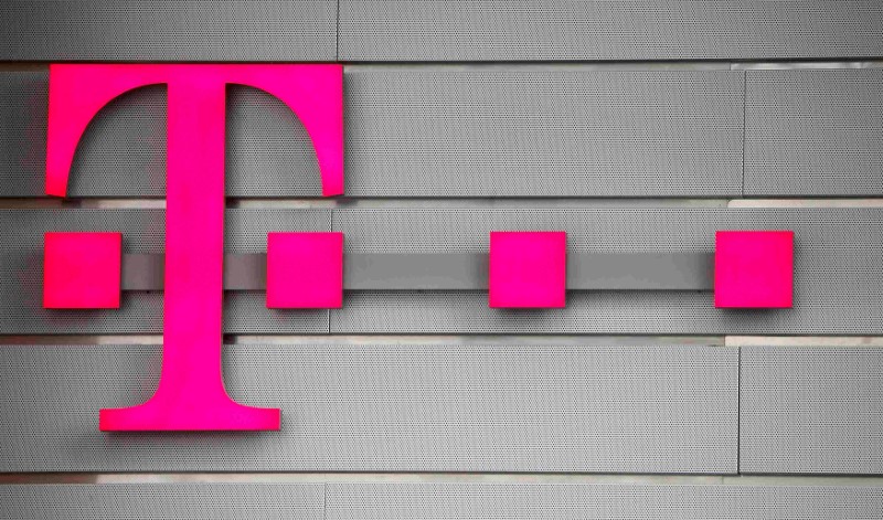 © Reuters. FILE PHOTO: A logo of Germany's telecommunications giant Deutsche Telekom AG is seen before the company's annual news conference in Bonn