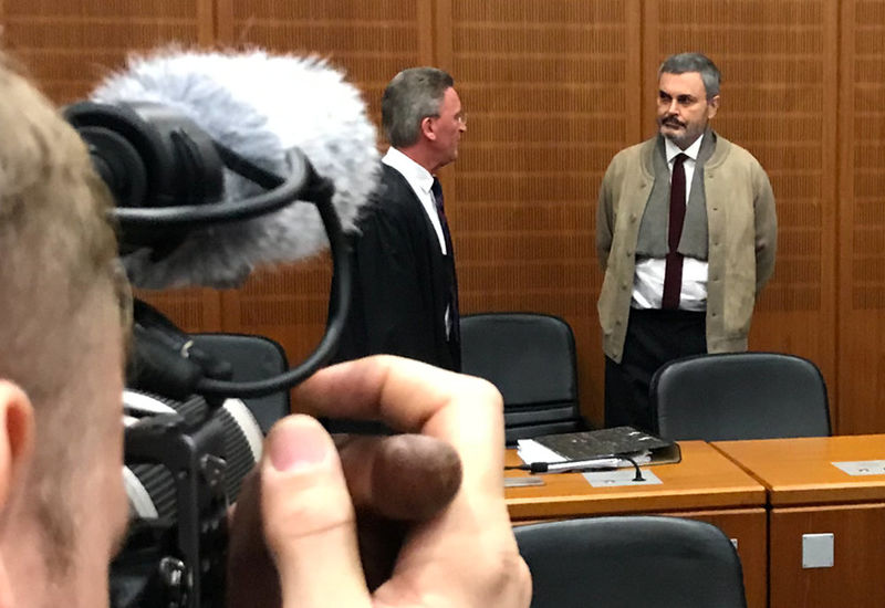 © Reuters. Swedish John Ausonius, dubbed the "laser man", waits for the start of his trial in Frankfurt