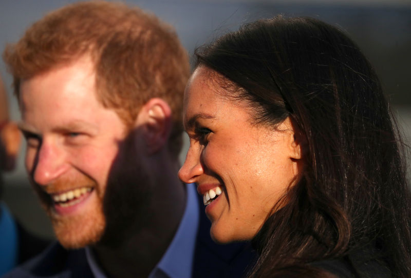 © Reuters. Príncipe Harry e Meghan Markle durante visita a escola em Nottingham