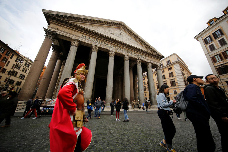 © Reuters. El antiguo panteón de Roma empezará a cobrar la entrada en 2018