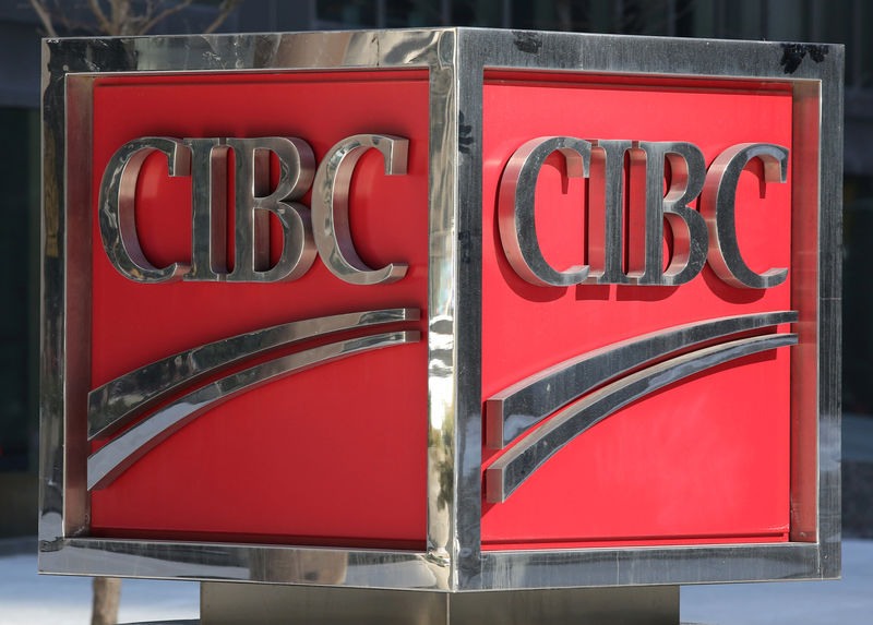 © Reuters. FILE PHOTO: The CIBC logo is seen outside their Bay Street headquarters in Toronto