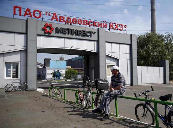 © Reuters. Коксовый завод Метинвеста недалеко от Донецка