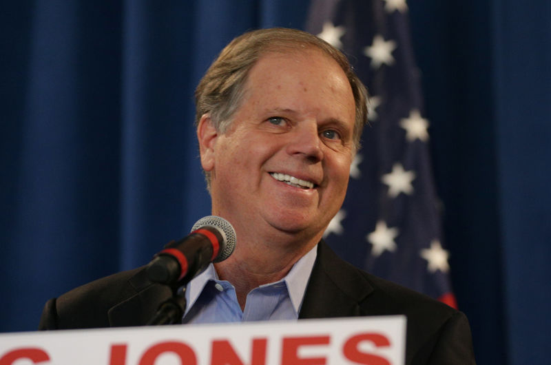 © Reuters. Doug Jones who won the special US Senate election against Republican candidate Roy Moore speak during a news conference in Birmingham