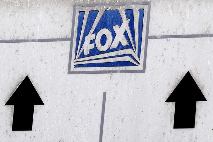 © Reuters. FILE PHOTO - The Twenty-First Century Fox Studios logo is seen in Los Angeles