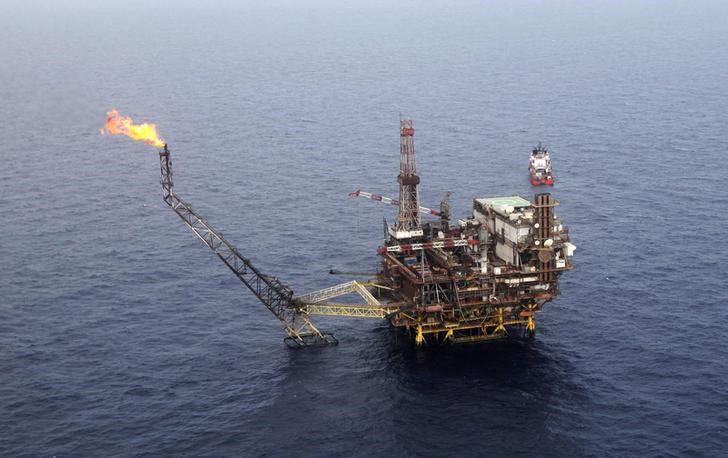 © Reuters. Нефтяная платформа на месторождении Bouri у берегов Ливии