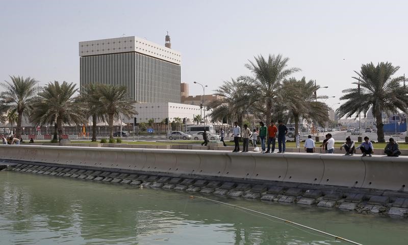 © Reuters. قطر ترفع سعر إعادة الشراء 25 نقطة أساس بعد قرار الفائدة الأمريكية