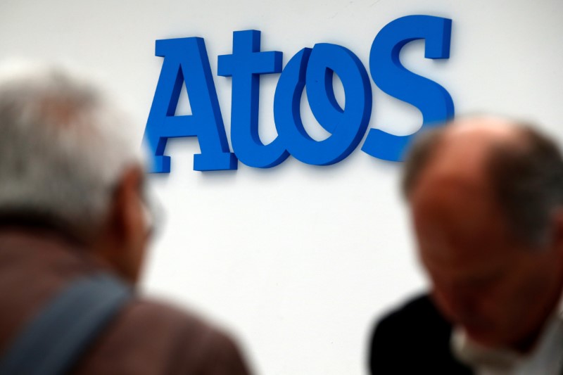 © Reuters. People walk in front of the Atos company's logo during a presentation of the new Bull sequana supercomputer in Paris