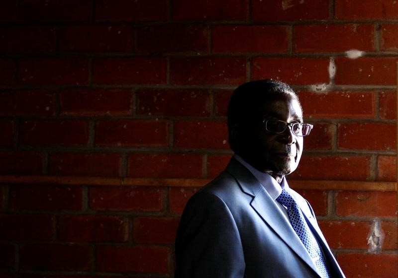 © Reuters. FILE PHOTO: Zimbabwe's President Mugabe looks on before casting his vote in Highfields