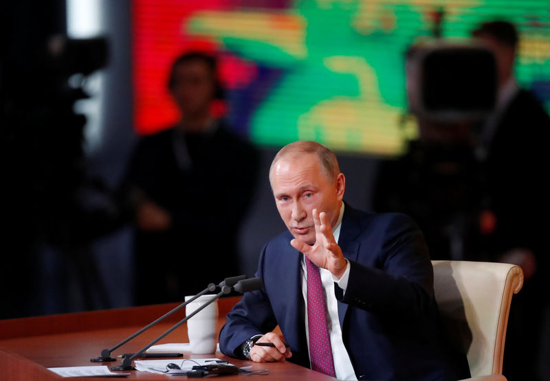 © Reuters. Russian President Vladimir Putin speaks during his annual end-of-year news conference in Moscow