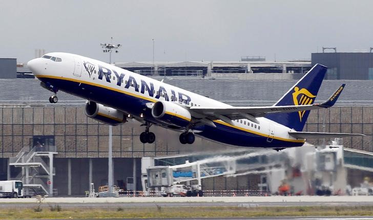 © Reuters. Ryanair anuncia el lunes planes de contingencia de vuelos por paros en varios países