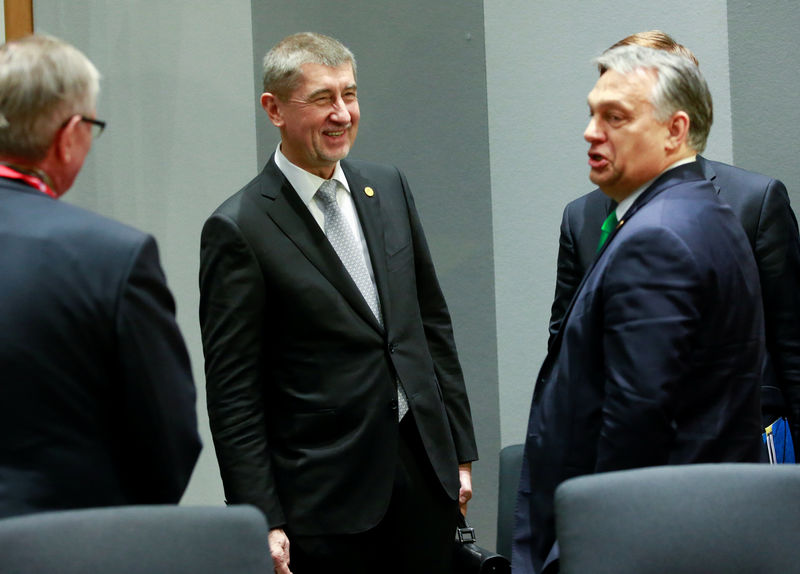© Reuters. Hungary's PM Orban talks with Czech PM Babis during the Visegrad Group meeting in Brussels
