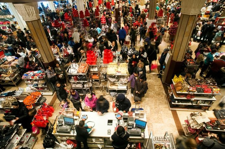 © Reuters. FILE PHOTO: Shoppers look over items on sale at a Macy's store in New York