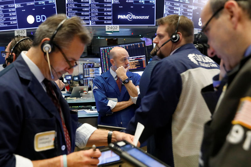 © Reuters. بورصة وول ستريت ترتفع عند الفتح والمؤشر داو جونز يسجل مستوى قياسيا جديدا