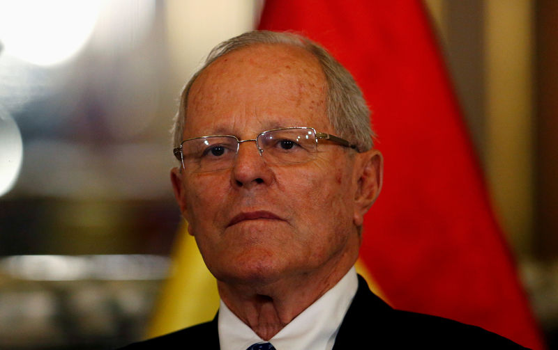 © Reuters. FILE PHOTO:Peru's President Pedro Pablo Kuczynski attends a binational cabinet meeting at the Government Palace in Lima,