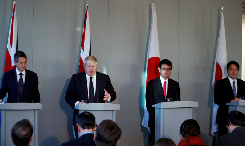 © Reuters. Britain's Foreign Secretary Boris Johnson, Japan's Foreign Minister Taro Kono give a joint press conference at the National Maritime Museum in London