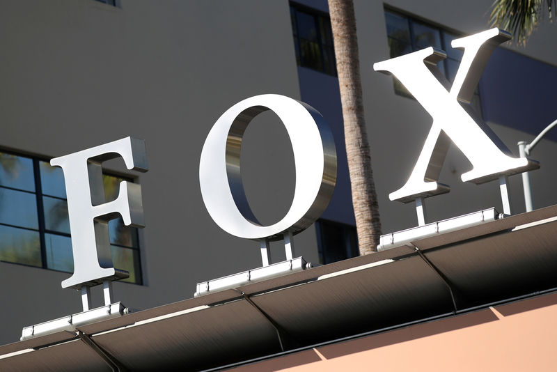 © Reuters. FILE PHOTO: The Twenty-First Century Fox Studios logo is seen in Los Angeles