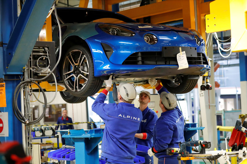 © Reuters. Employees work on the production line of the new Alpine A110 sports car during its inauguration in Dieppe