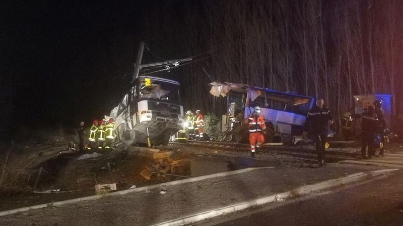 © Reuters. وسائل إعلام: مقتل 4 على الأقل في تصادم قطار وحافلة جنوب غرب فرنسا