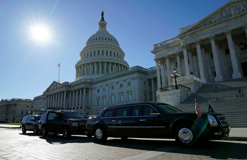 © Reuters. FILE PHOTO: The Presidential motorcade awaits the departure of U.S. President Donald Trump from the U.S. Capitol in Washington