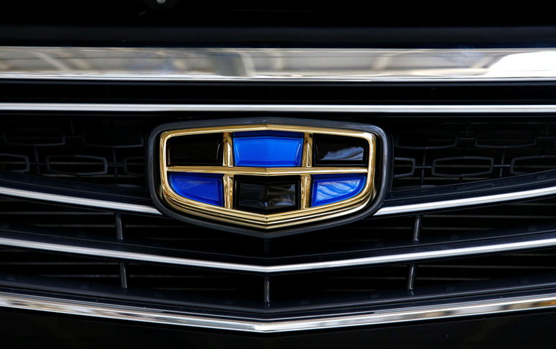 © Reuters. A logo of Geely automobile company is seen on a car at the Belarusian-Chinese closed joint-stock company BelGee plant in Zhodino