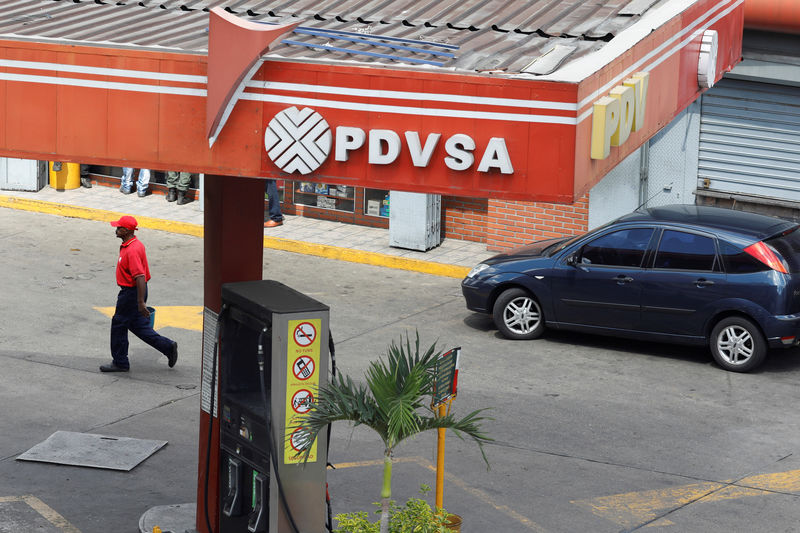 © Reuters. FILE PHOTO: The corporate logo of the state oil company PDVSA is seen at a gas station in Caracas