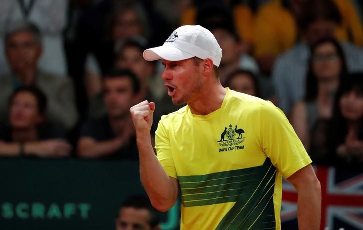 © Reuters. El tenista Hewitt volverá a jugar dobles en el Abierto de Australia