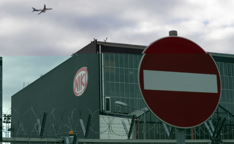 © Reuters. Niki logo and traffic sign are seen at Vienna International Airport in Schwechat