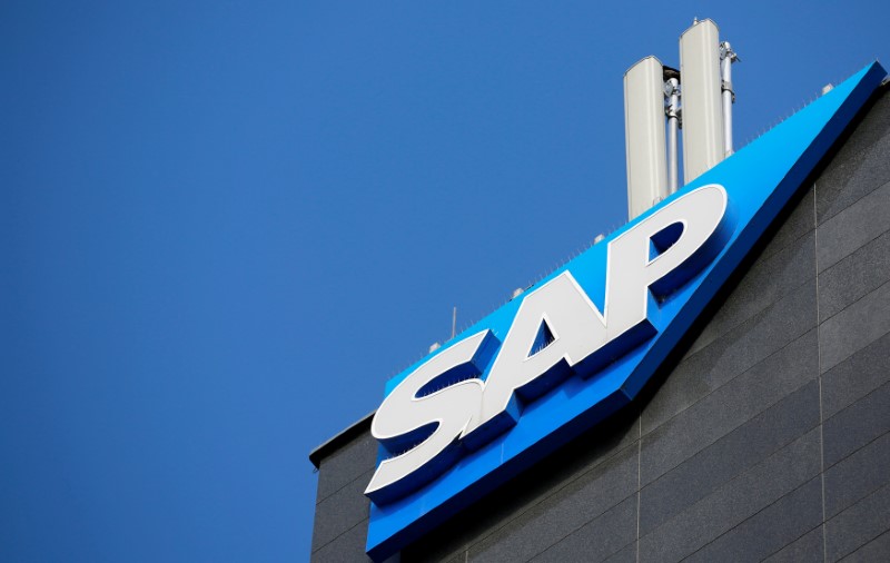 © Reuters. FILE PHOTO: The logo of German software group SAP is pictured in Vienna