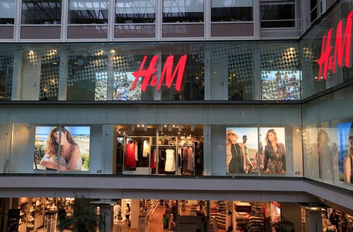 © Reuters. H&M shop is seen in the Oslo City shopping center in Oslo
