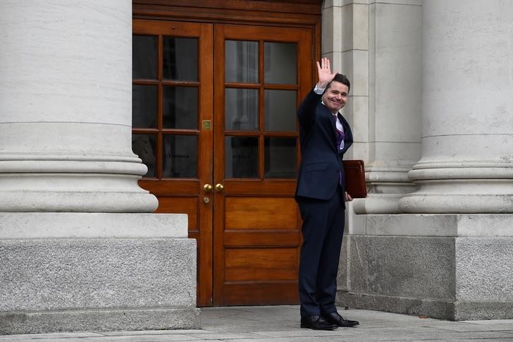 © Reuters. FILE PHOTO - Ireland's Minister for Finance Paschal Donohoe holds a copy of the budget on the steps of Government Buildings in Dublin, Ireland