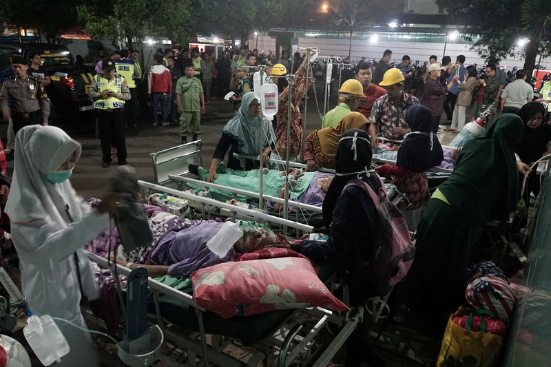 © Reuters. زلزال قوي يضرب جاوة في إندونيسيا ومقتل شخصين على الأقل