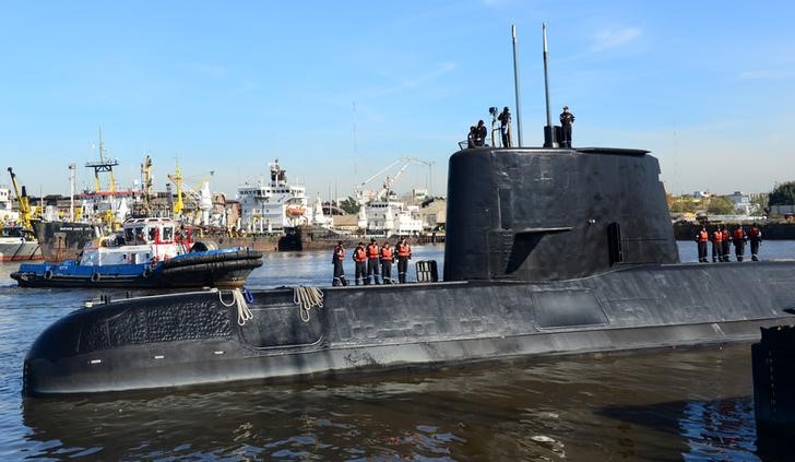© Reuters. الأرجنتين تقيل قائد القوات البحرية بعد كارثة اختفاء غواصة