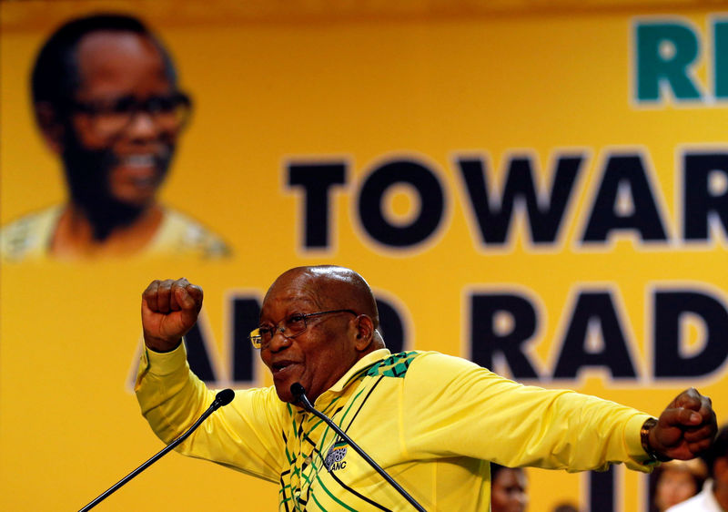 © Reuters. President of South Africa Jacob Zuma gestures as he sings to his supporters at the 54th National Conference of the ruling ANC at the Nasrec Expo Centre in Johannesburg, South Africa