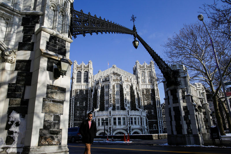 © Reuters. A man walks the campus of the City College of New York in the Harlem borough of New York