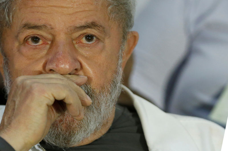 © Reuters. حزب العمال البرازيلي يدعم لولا دا سيلفا في انتخابات الرئاسة