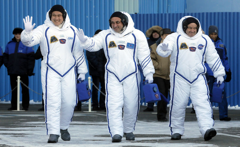 © Reuters. ثلاثة رواد فضاء أمريكي وروسي وياباني ينطلقون إلى محطة الفضاء الدولية