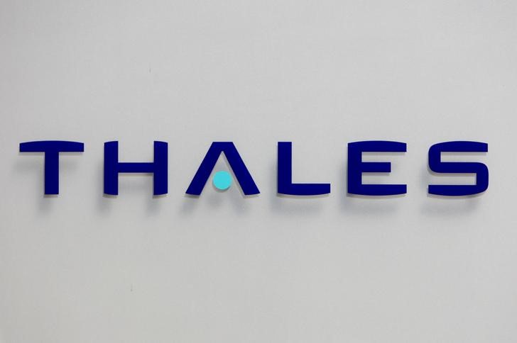 © Reuters. The logo of French defence and electronics group Thales is seen at the company's headquarters in Neuilly