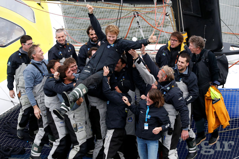© Reuters. French skipper Francois Gabart celebrates with his team in Brest