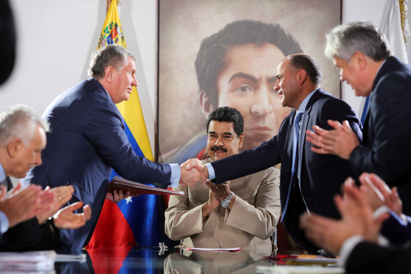 © Reuters. Venezuela asigna licencias para desarrollar campos de gas a la rusa Rosneft